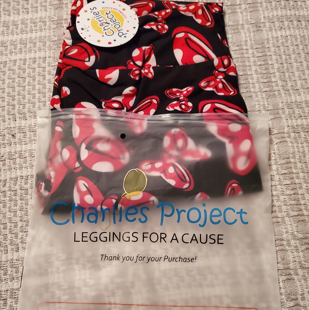 NWT minnie mouse inspired Capri OS leggings